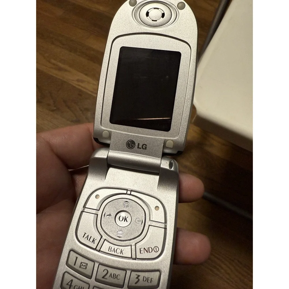 LG  V15225G Gray and Silver Rare CDMA‎ Flip Phone ( Untested)